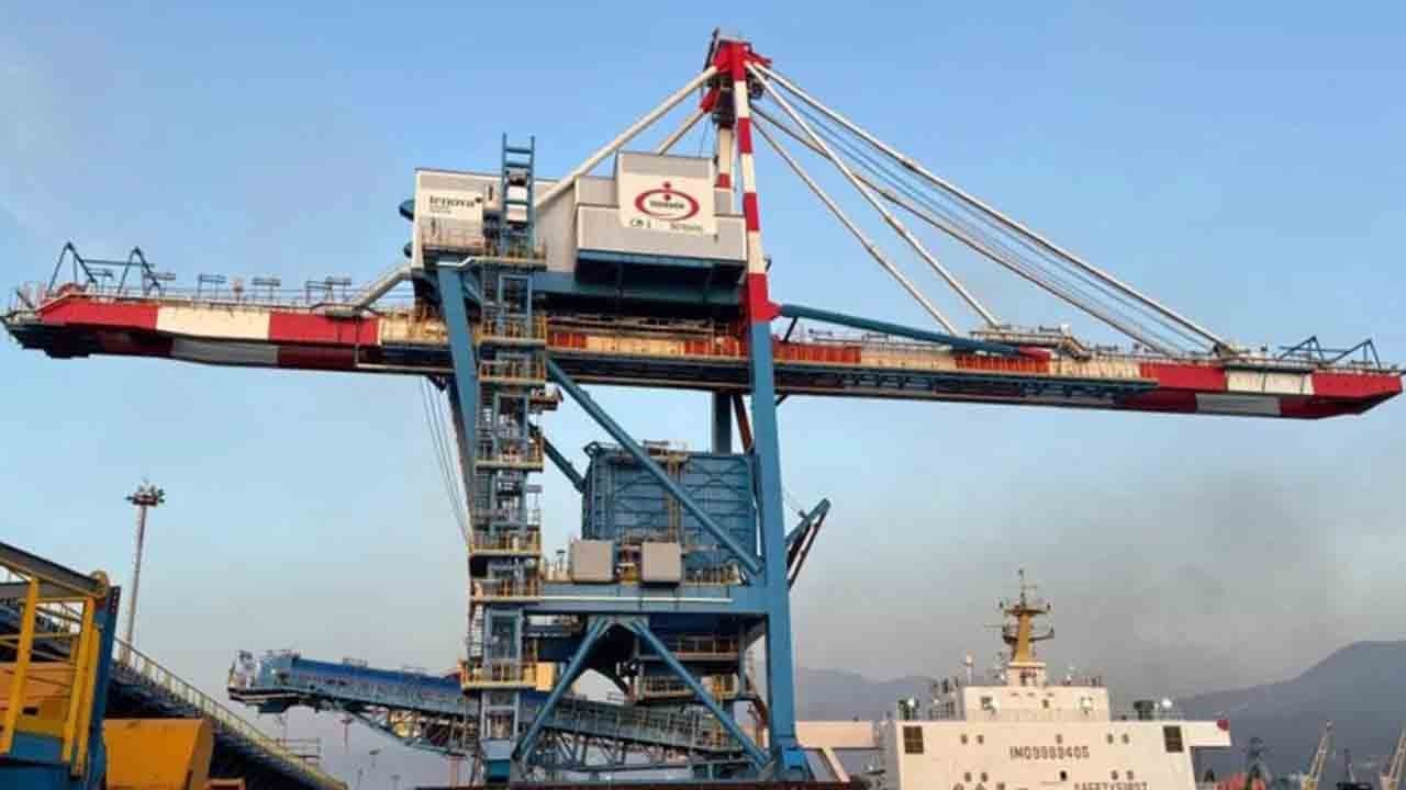 Yapay zeka destekli akıllı vinçler, İsdemir Limanı’nda