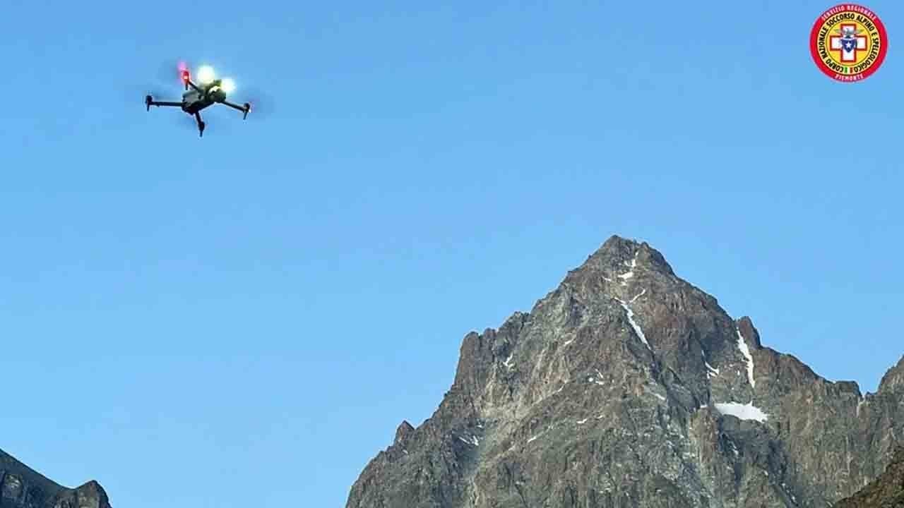 Yapay zeka fark etti: Kayıp dağcıyı ele veren kırmızı piksel