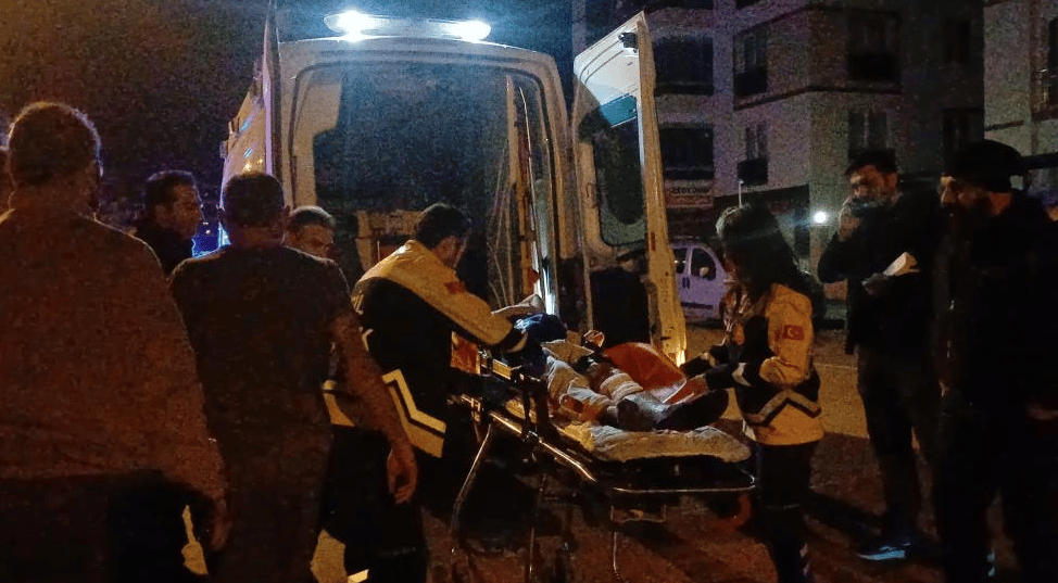 Yaralanan genç saklanarak kurtuldu