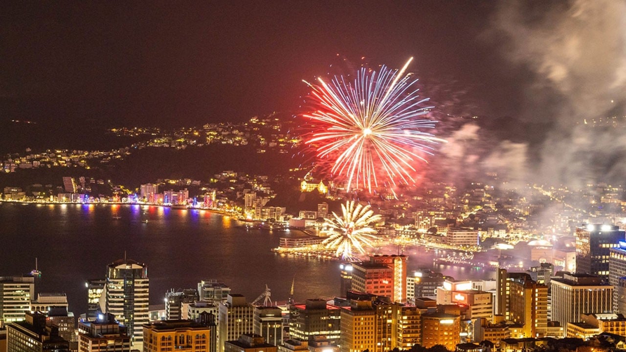Yeni yıla ilk o ülke girdi: Havai fişek yağdı