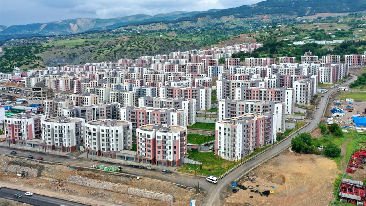 Yerinde dönüşen konutlarda iki bayram bir arada