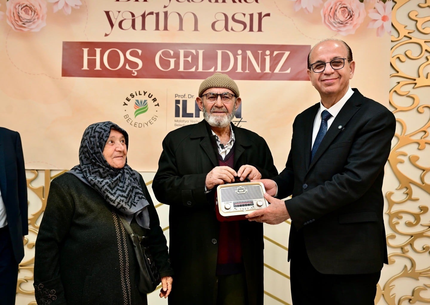 Yeşilyurt Belediyesi'nin 'Bir Yastıkta Yarım Asır' özel programında duygusal anlar yaşandı