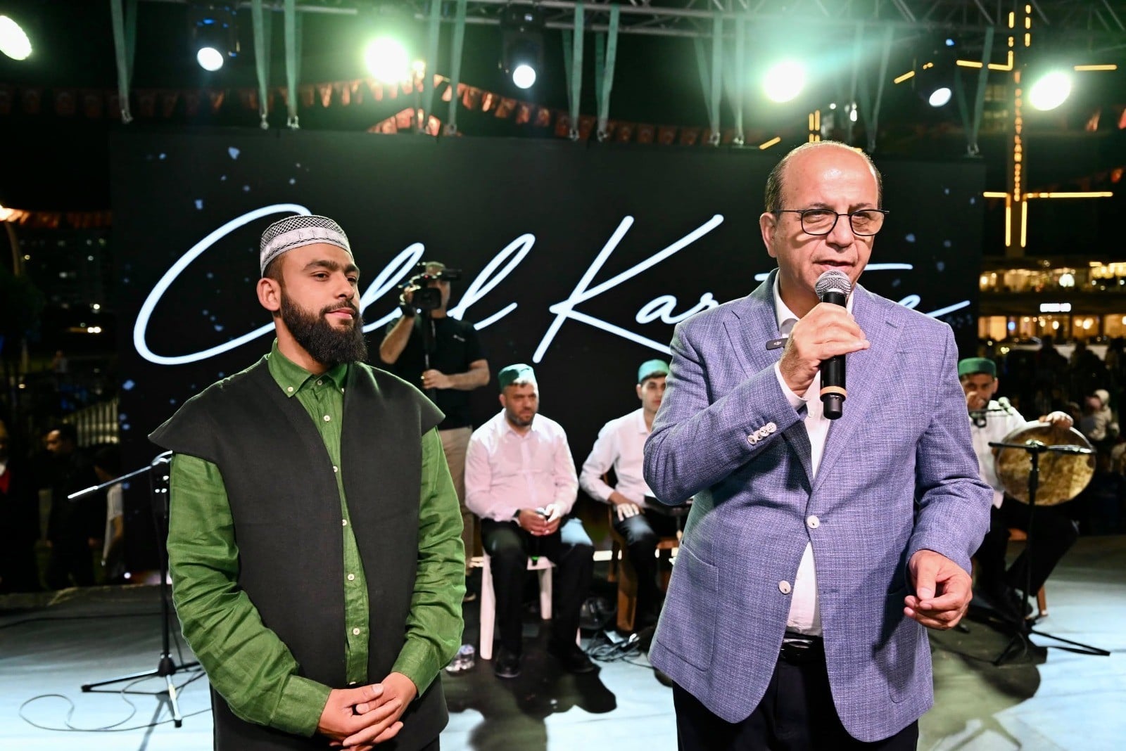 Yeşilyurt'ta gönülleri buluşturan gece: Celal Karatüre konseri büyük ilgi gördü