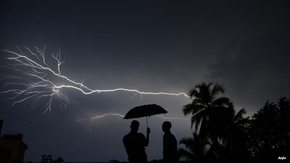 Yıldırım isabet eden 9 kişi hayatını kaybetti