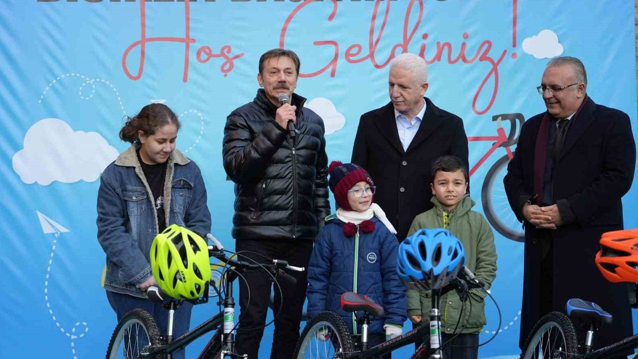 Yılın İlk Gününde Bahçelievler’de 100 Çocuk Bisikletine Kavuştu