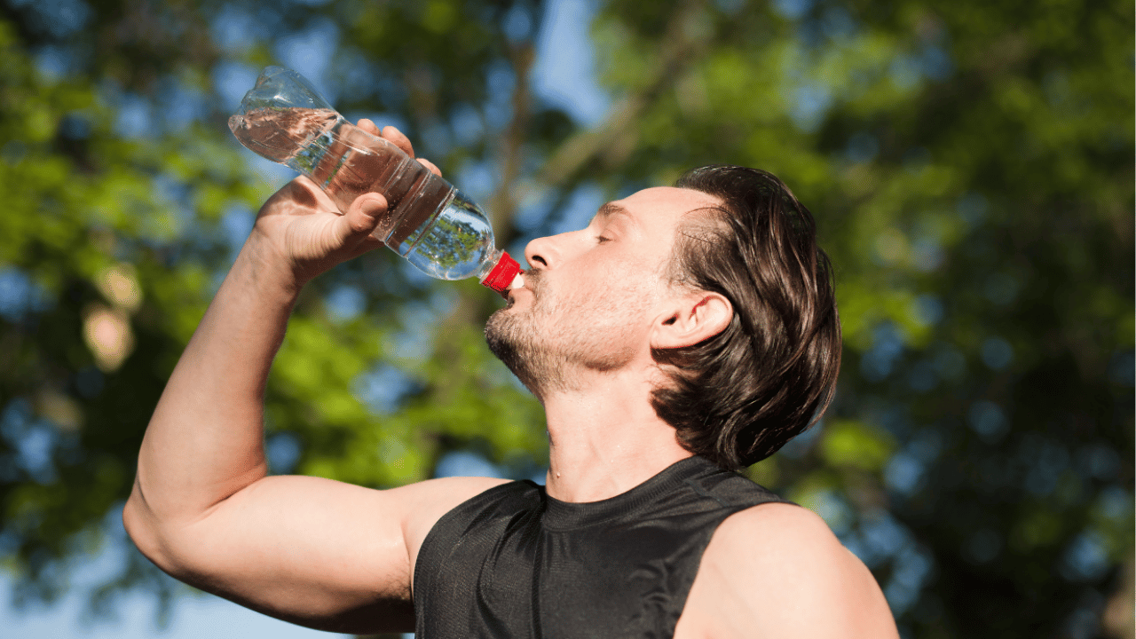 Yıllardır yanlış biliyormuşuz: Günde 2 litre su içmeye gerek yok