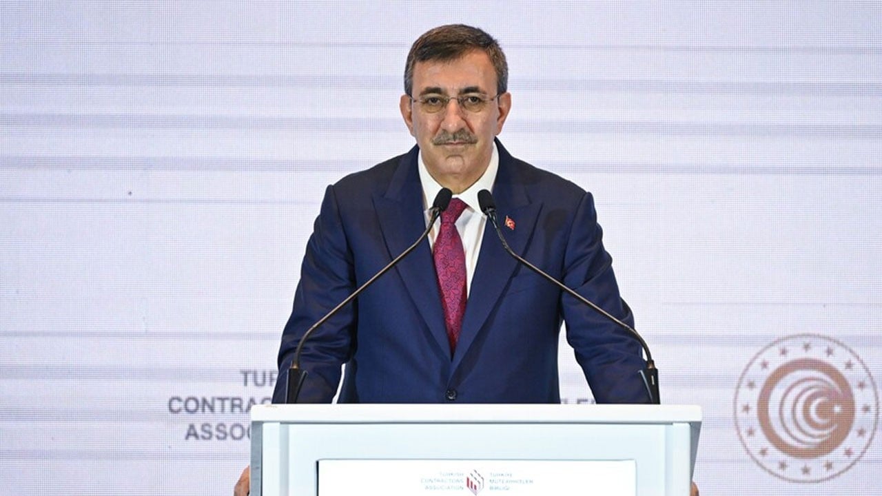 Yılmaz, "İnşaat Zirvesi"nde konuştu! Müteahhitlikte dünya ikincisiyiz