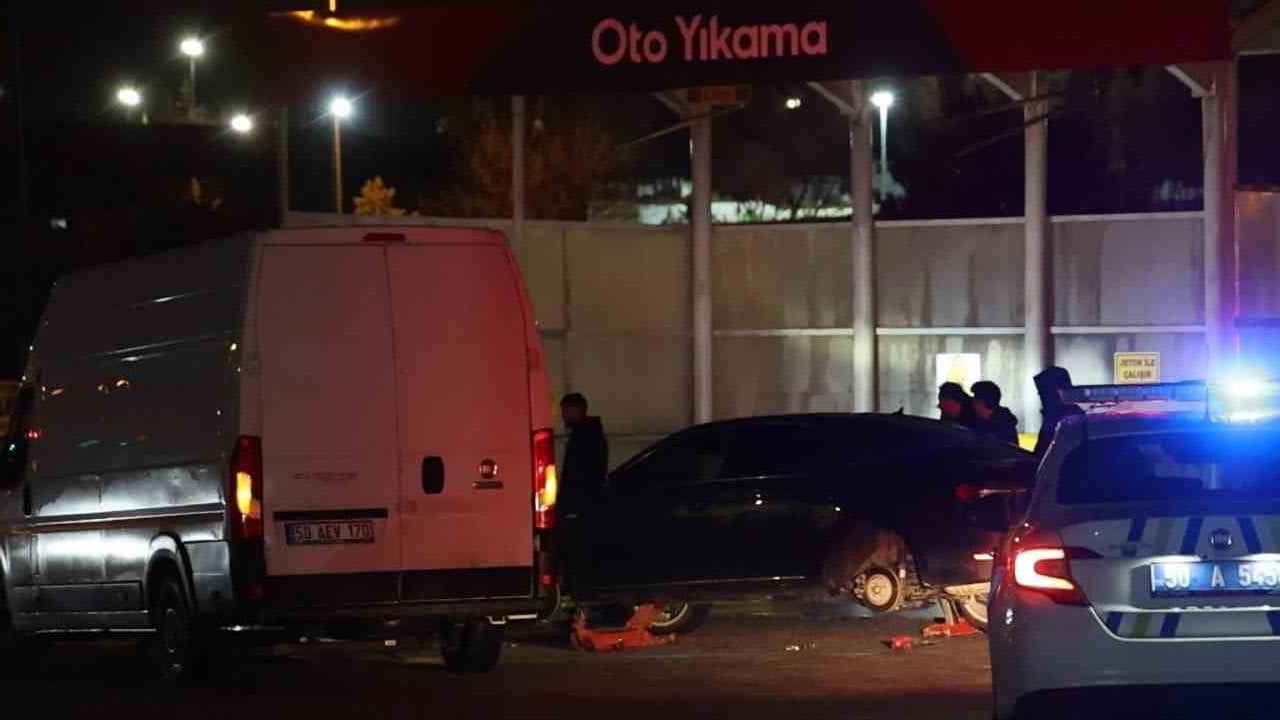 Yolda oluşan çukurlar, 5 aracı yolda bıraktı