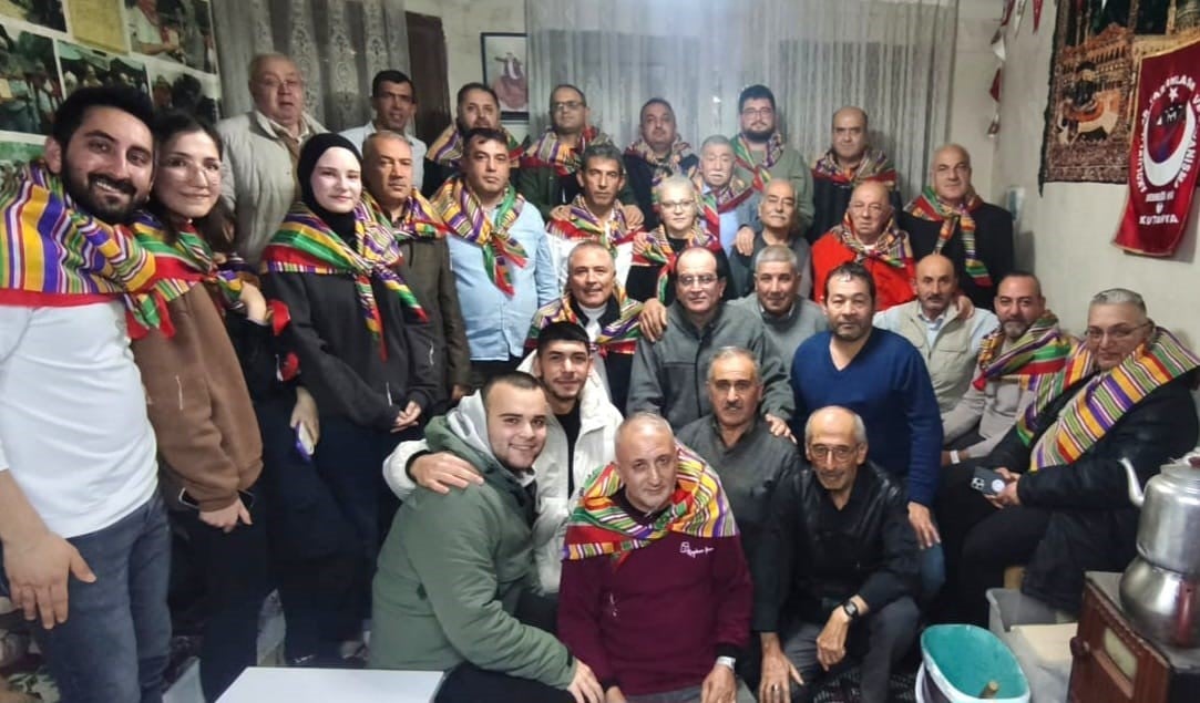 Yörük ve Türkmenlerden kültürel dışlanmaya tepki: Tarihi konakta beylik kılıcıyla mesaj verdiler