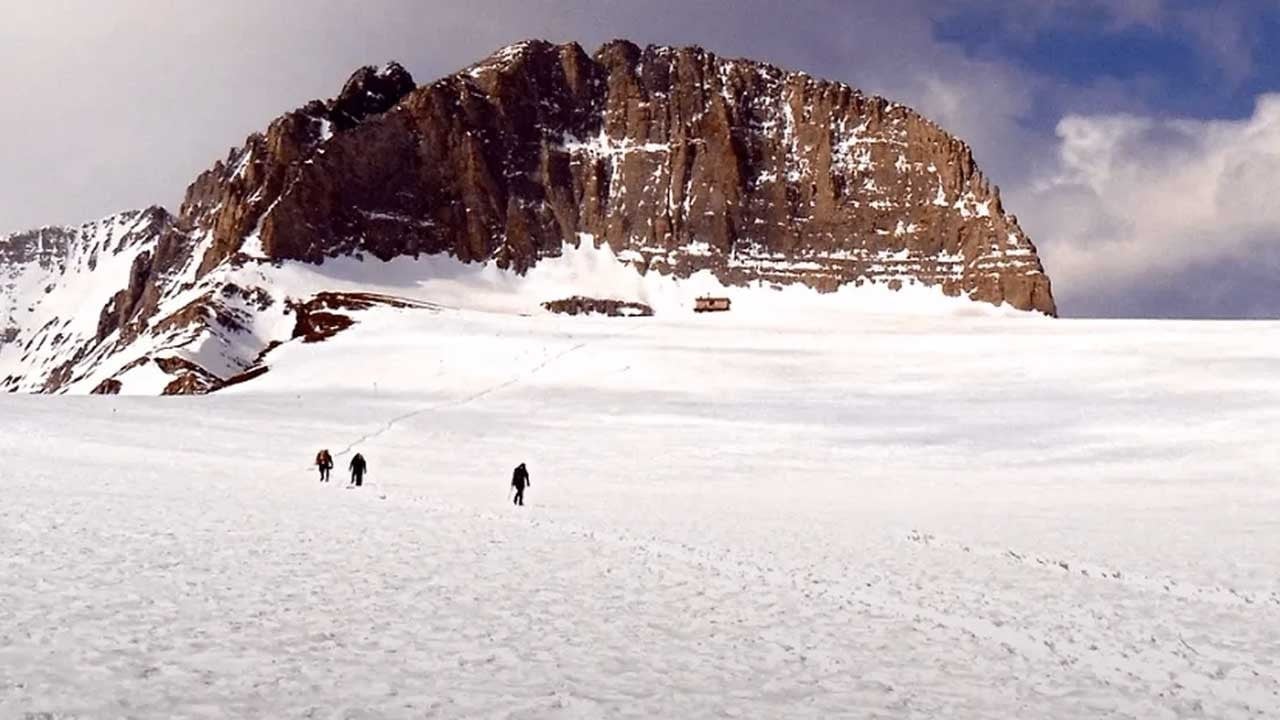 Yunanistan’da kaybolan 4 kişi çığ altında bulundu