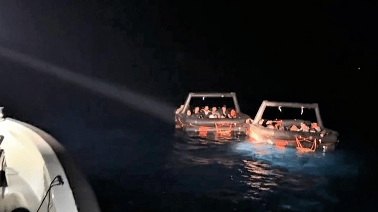 Yunanlar göçmenleri Türkiye'ye itti