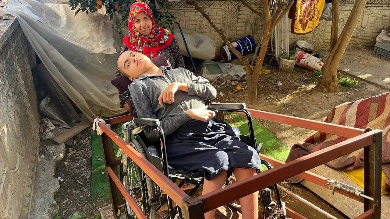 Yürekleri dağlayan o manzara Türkiye'yi ayağa kaldırdı! Hamal babanın engelli oğlu için kurduğu 'çile' düzeneği herkesi ağlattı!