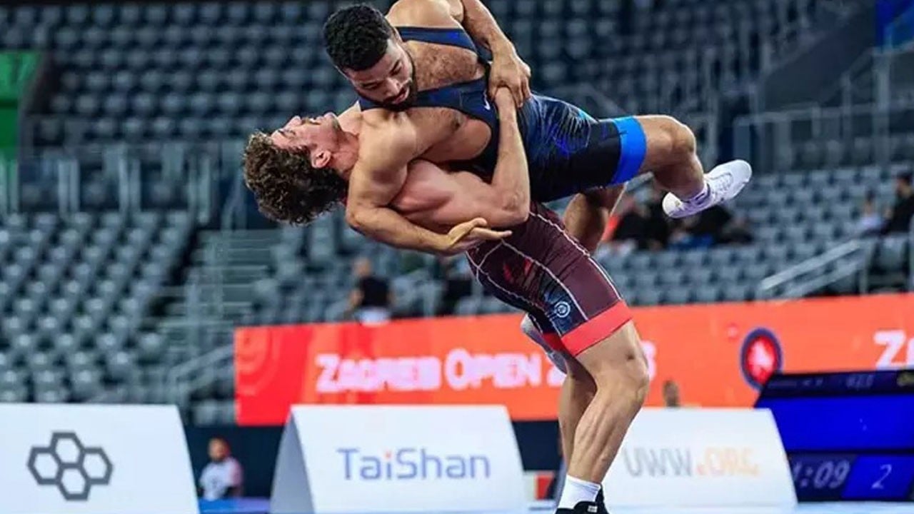 Zagreb’de altın gururu! Milli güreşçi Yüksel Sarıçiçek zirveye çıktı