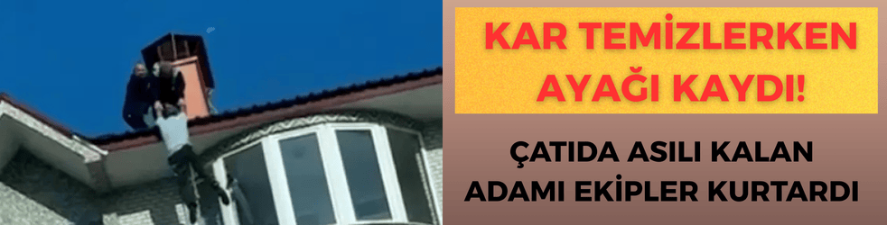 Kar temizlerken ayağı kaydı çatıda asılı kaldı
