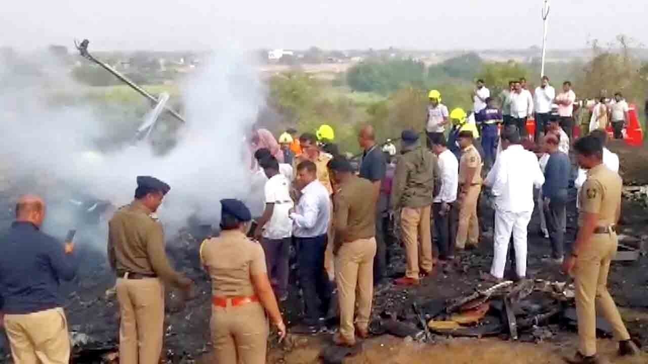 Hindistan’da uçak faciası: Bakan Yardımcısı öldü