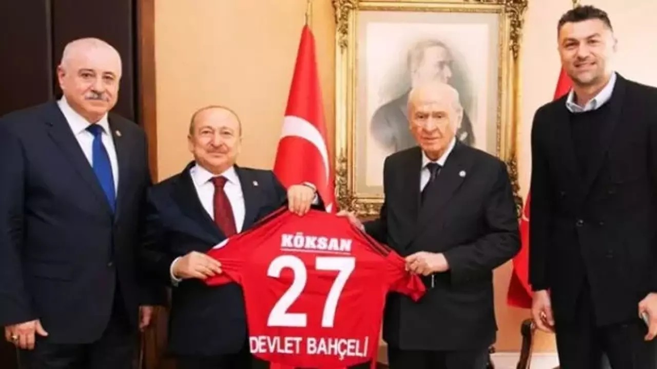27 numaralı forma MHP liderine takdim edildi! Burak Yılmaz, Devlet Bahçeli ile ne konuştu?