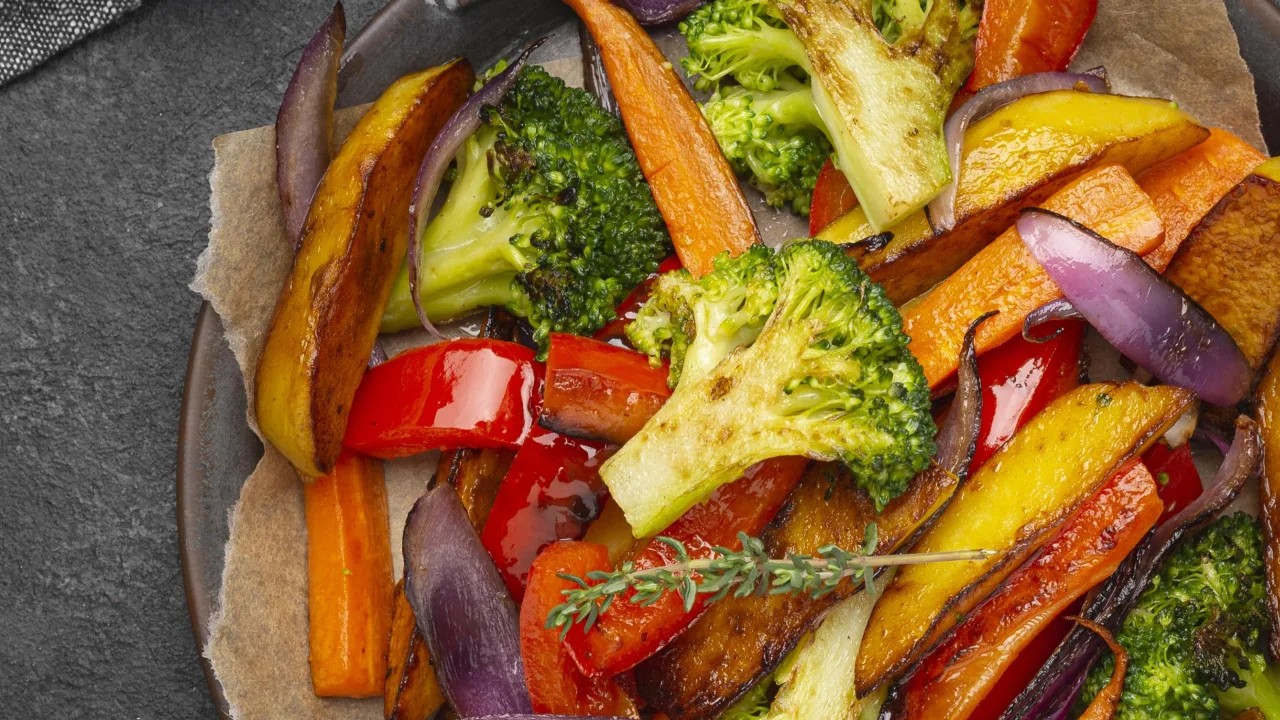 Fırında sebze tarifi: Nefis ve pratik hazırlanan yemek