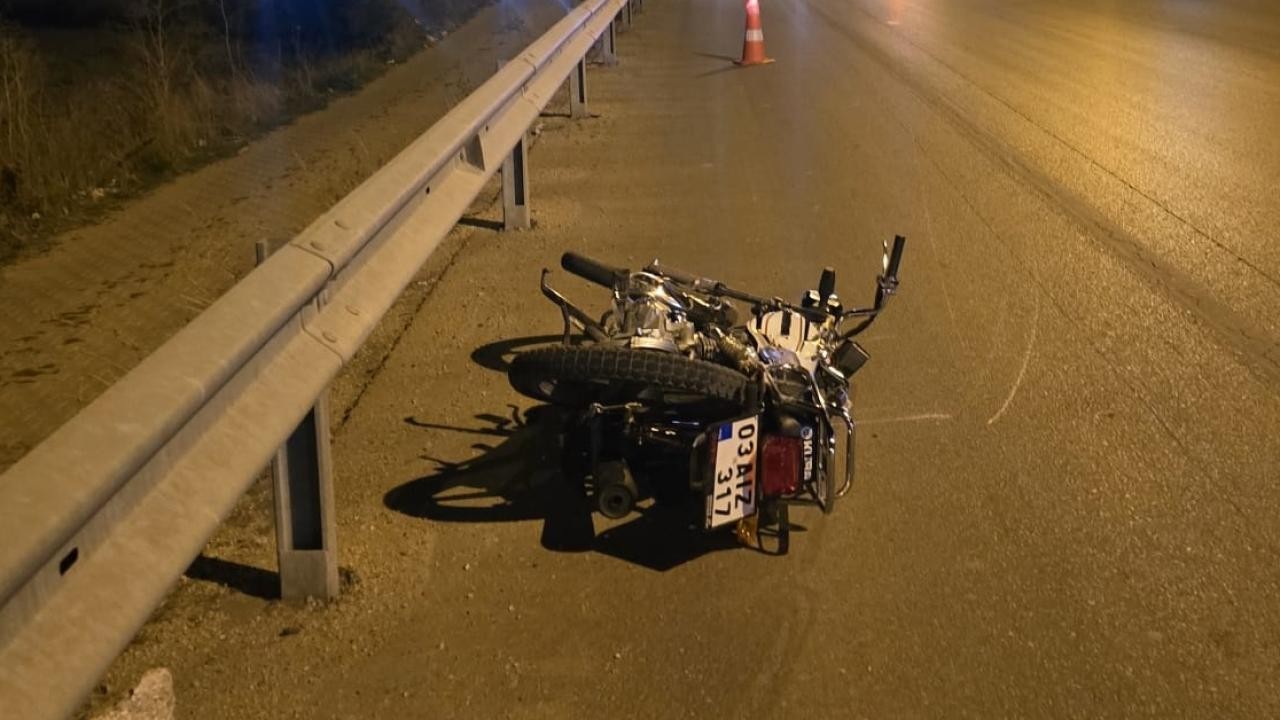 Afyonkarahisar'da otomobil ile motosiklet çarpıştı: 1 çocuk öldü