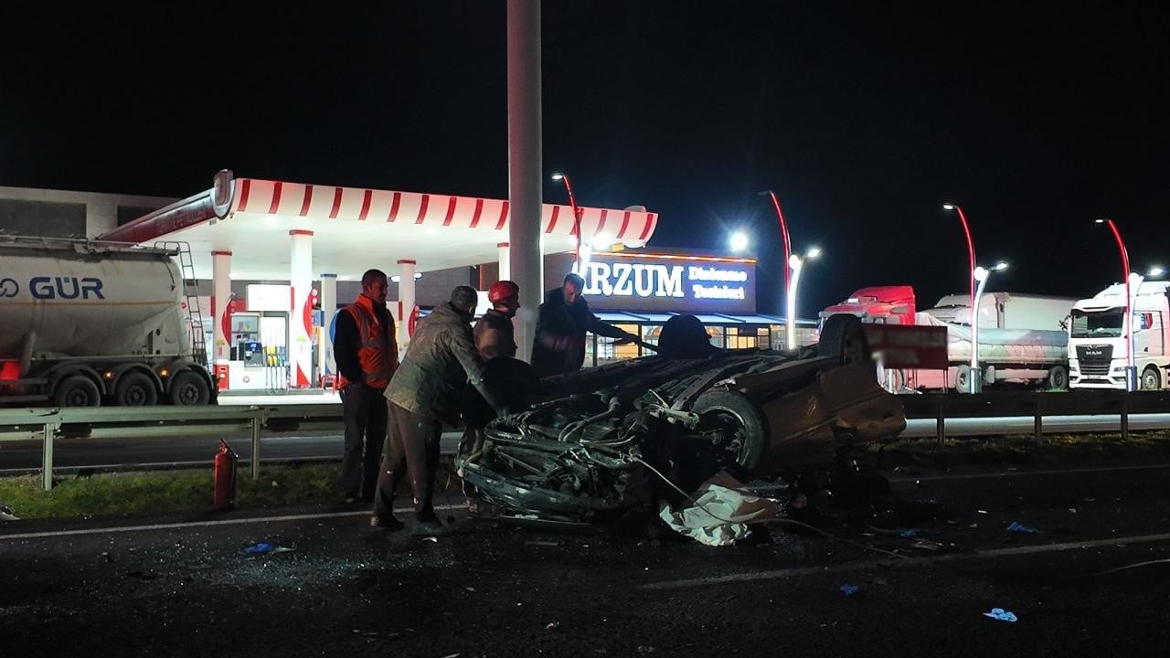 Ankara'da feci kaza: Tıra arkadan çarpan otomobil takla attı, 1 ölü, 3 yaralı