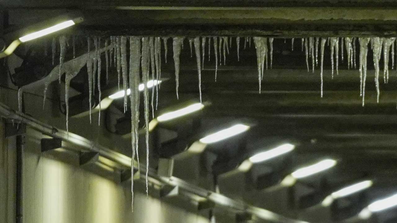 Ankara’da karın ardından dondurucu soğuk etkili oluyor! 1 metre boyunda buz sarkıtları oluştu