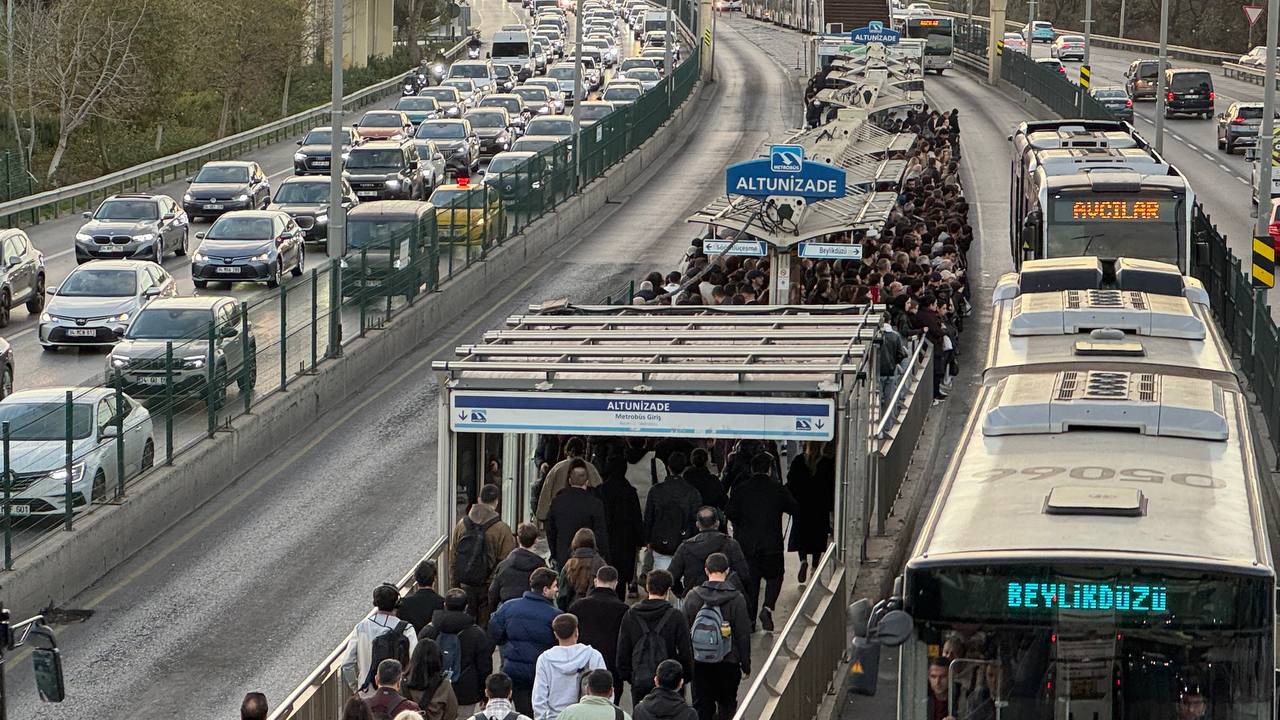 Ara tatil bitti, İstanbul trafiğindeki yoğunluk daha da arttı
