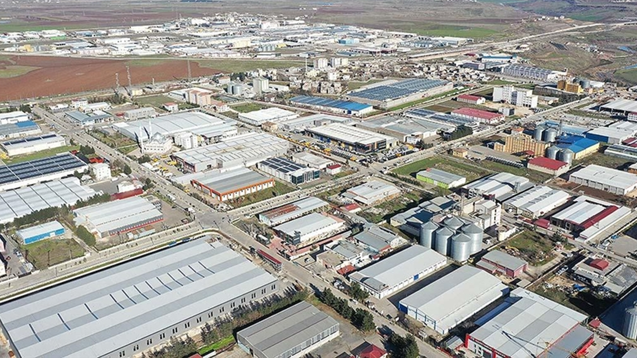 Bakan'a açıkça sordu: 'AK Parti döneminde fabrikalar azaldı mı?'