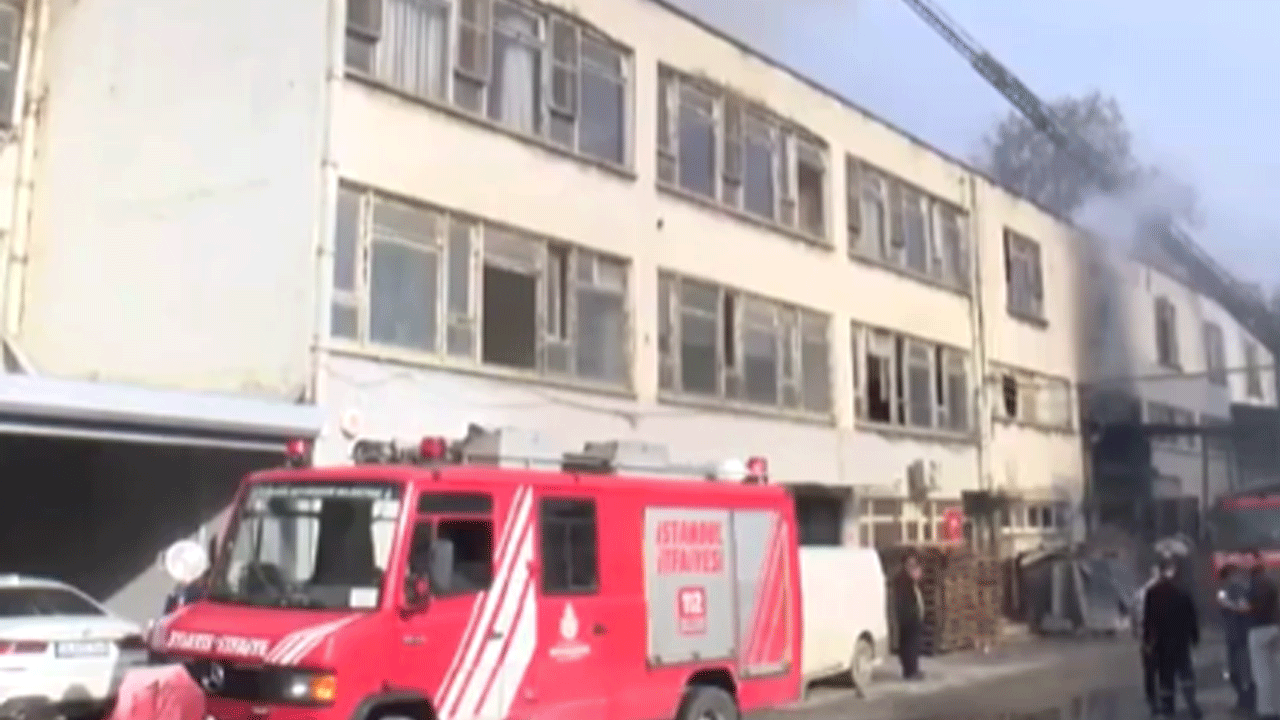 Bakırköy'de fabrika yangını! Ekipler olay yerinde!