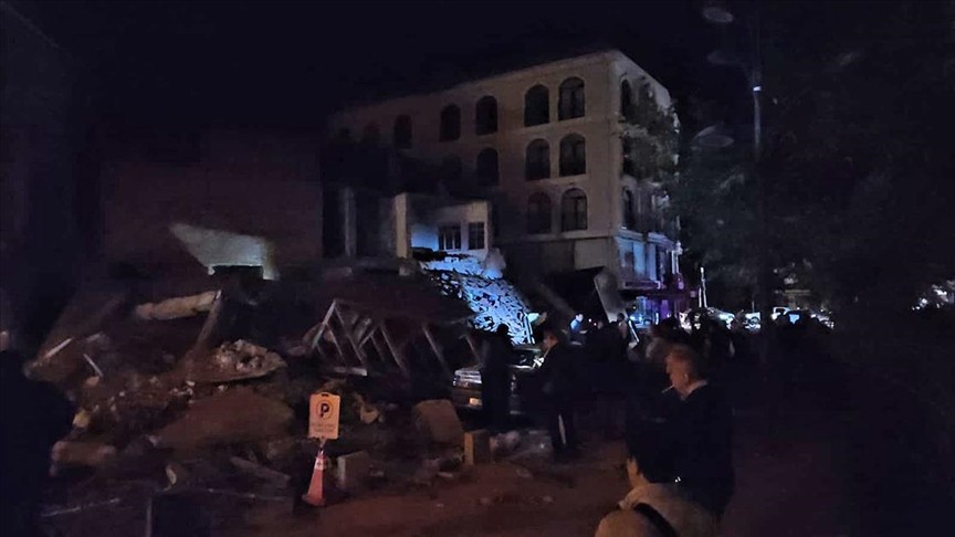 Balıkesir'deki depremin ardından bakanlar ve siyasiler tek tek açıklama yaptı