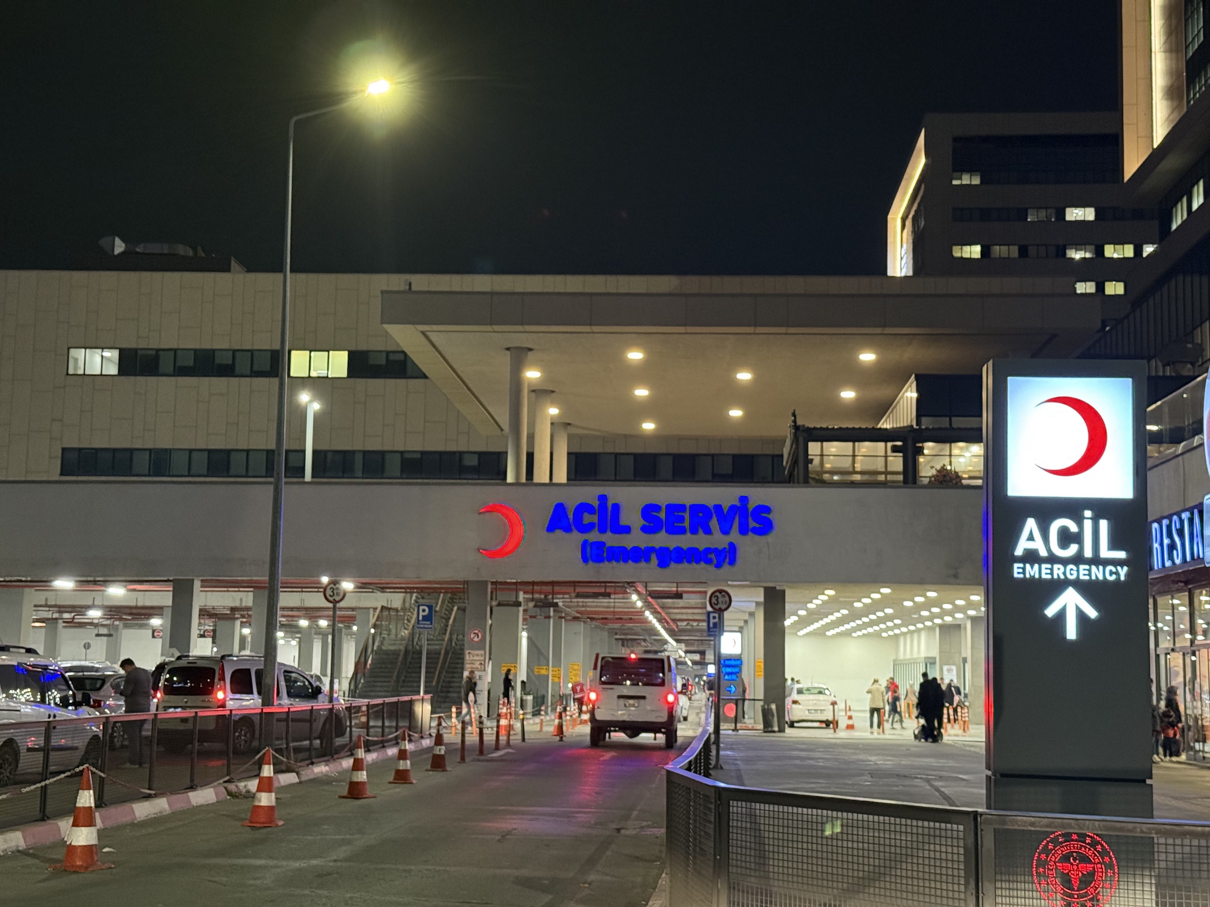 Başakşehir’de 30 Öğrenci Zehirlendi, Kantinci Çift Gözaltına Alındı