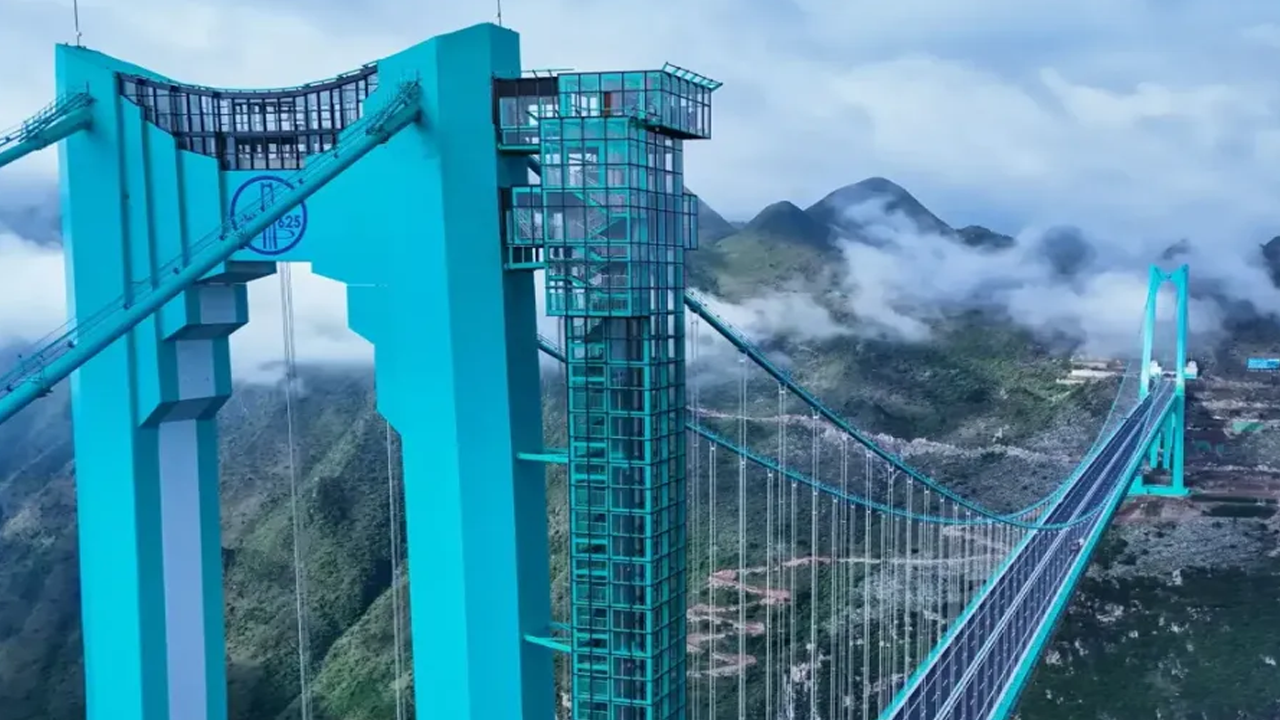 Bu köprünün üst katında kafe bile var!