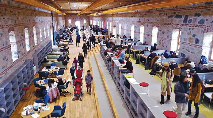 Çocuklarımıza okuma alışkanlığı kazandırabilmek için bizler de okumalıyız