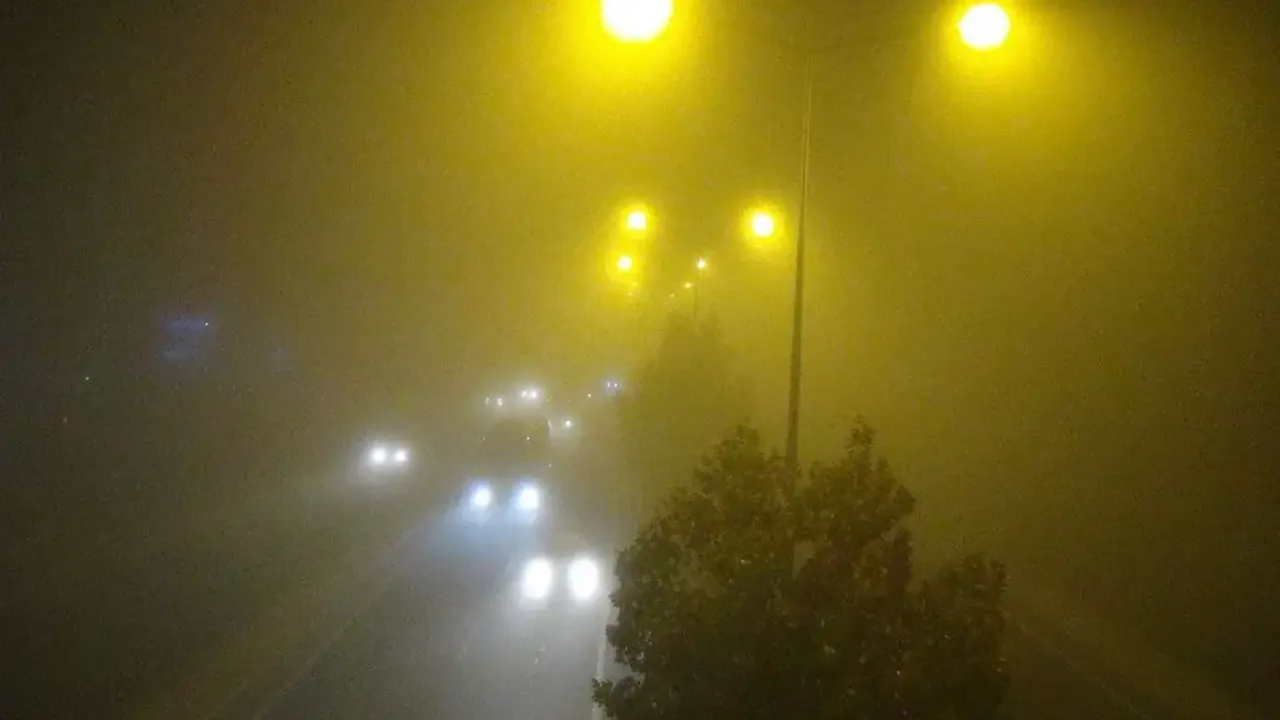 Diyarbakır’da aşırı sisten göz gözü görmüyor!