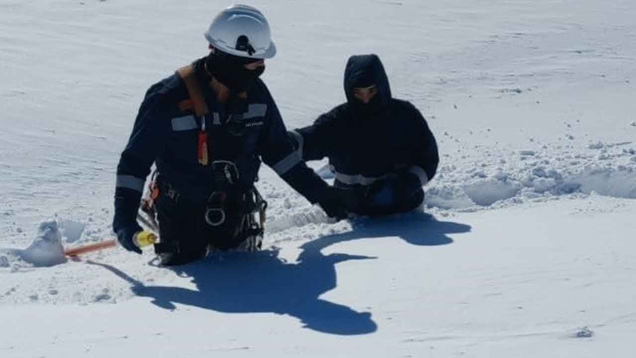 Doğu'da dondurucu mesai! Aras EDAŞ ekipleri kar kış demeden enerji nöbetinde!