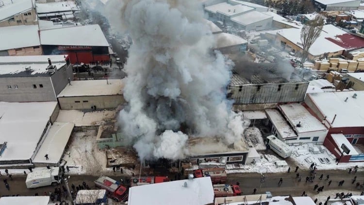 Erzurum'da Yangın Faciası: İki Kişi Hayatını Kaybetti