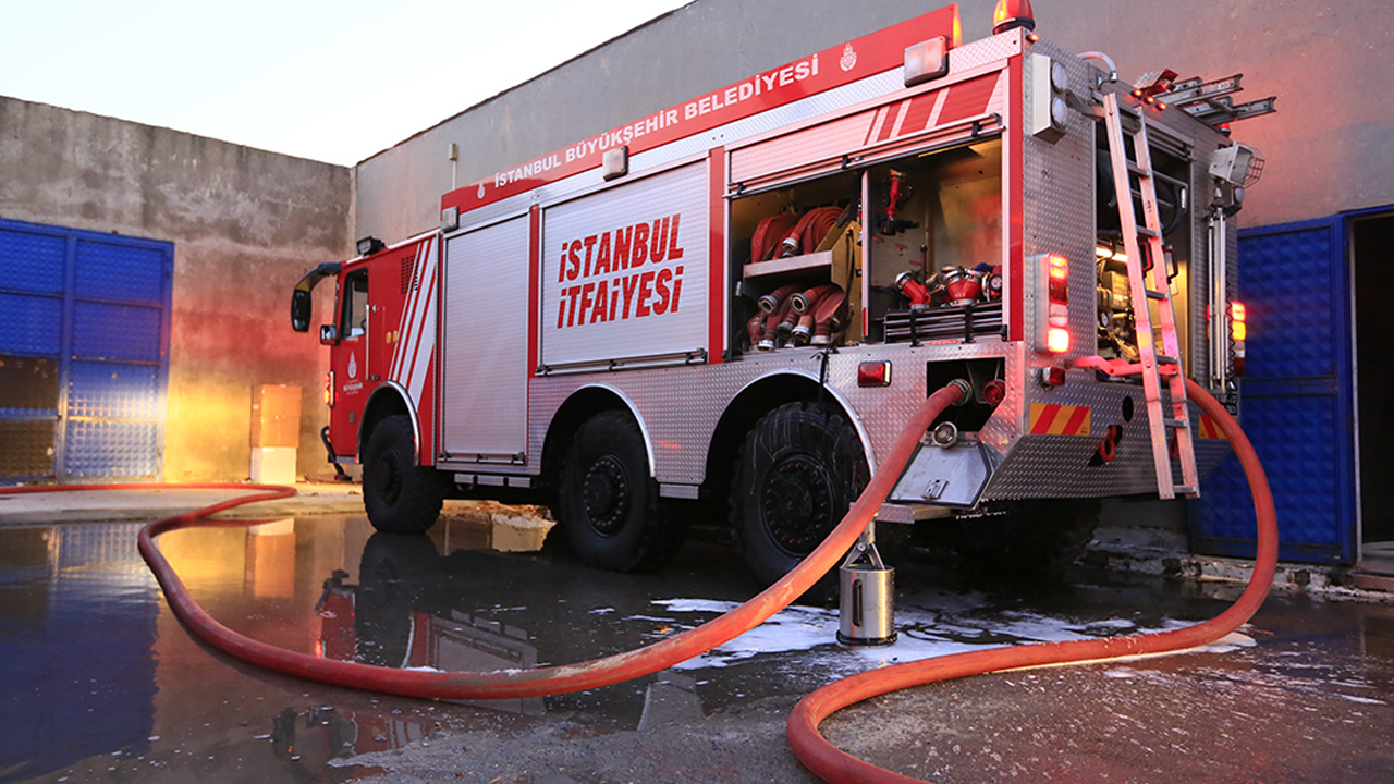 Esenyurt'ta sitede çıkan yangın söndürüldü