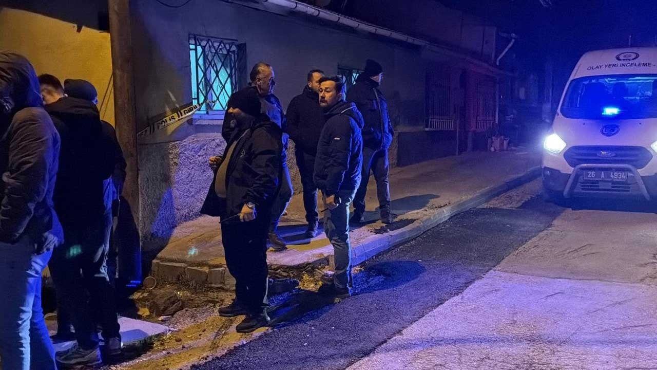 Eskişehir'de tartıştığı arkadaşını bıçaklayarak öldürdü
