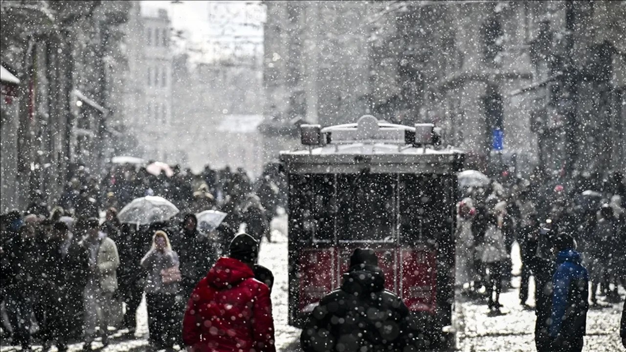 Gece kar yağışı devam eder mi? Yarın, Salı günü kar yağacak mı? Doğu Karadeniz beyaza gömülecek...