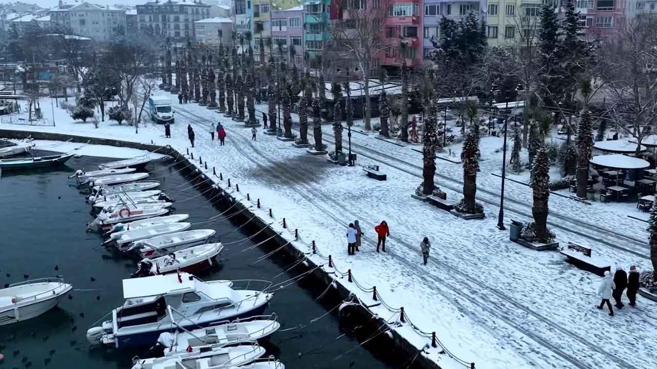 İstanbul karlar altında! Silivri sahili beyaza büründü, görsel şölen havadan görüntülendi!
