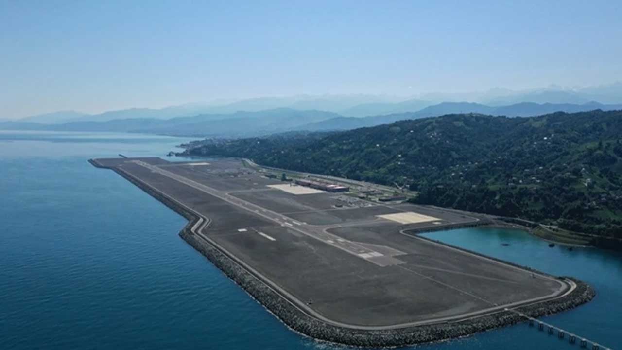 Karaismailoğlu'ndan Trabzon'a yeni havalimanı müjdesi: Tamamen denize dolgu inşa edeceğiz