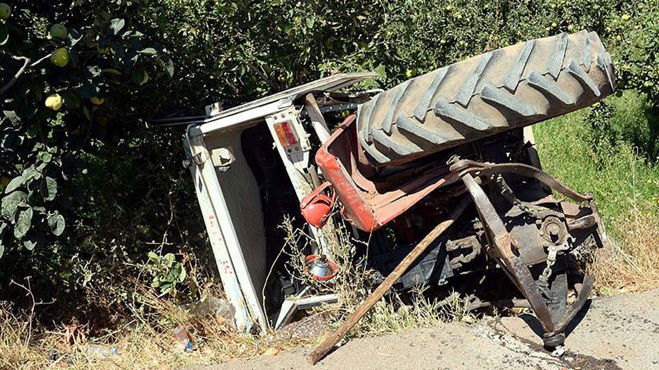Kontrolden çıkan traktör devrildi! Sürücü hayatını kaybetti