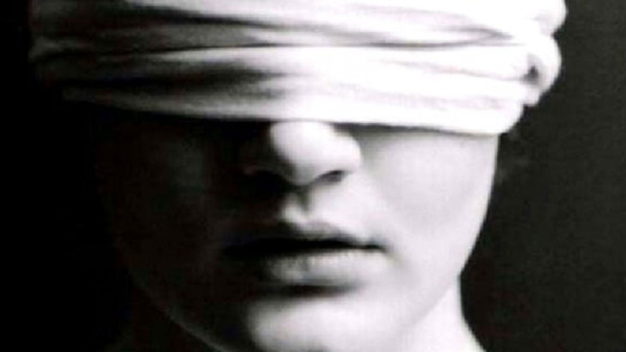 ‘Küfürlü konuşmayın’ dedi, gözünden oldu