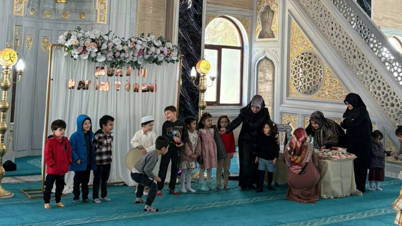 Minik Muaz Kur’an-ı Kerim’i hatmetti