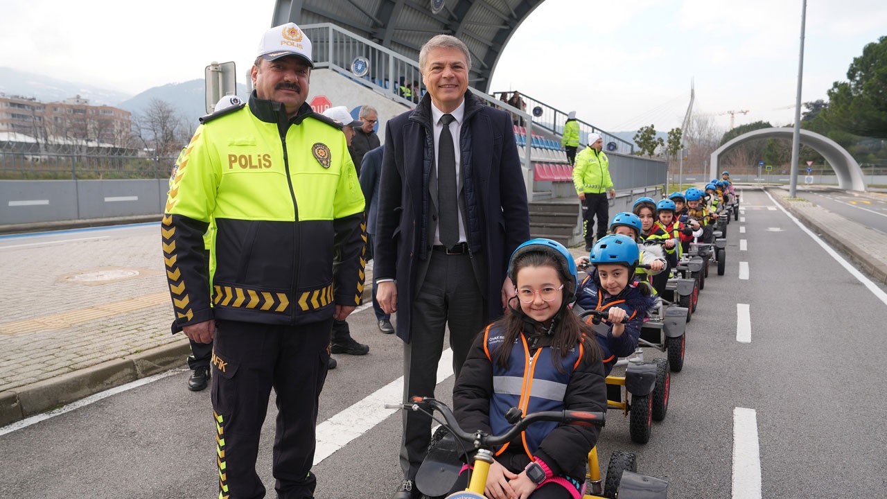 Miniklere trafik dersi! Oyak Renault "Güvenli Adımlar" projesini başlattı