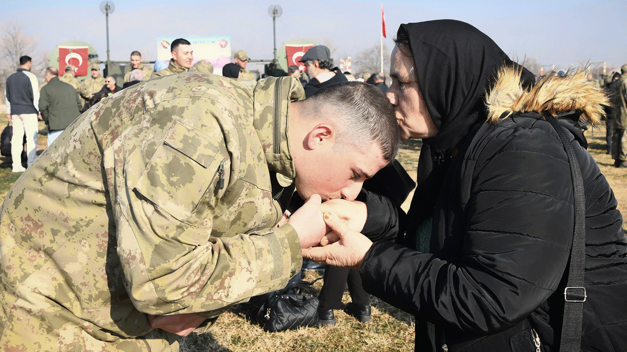 MSB'den duygulandıran paylaşım: 'Vatanın yılmaz gücüdür ana duası'