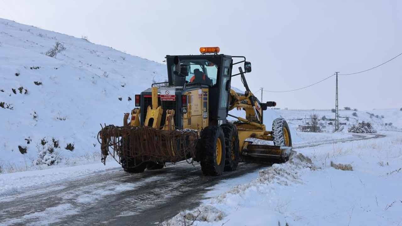 O ilimizde 945 köy yolu kapanı