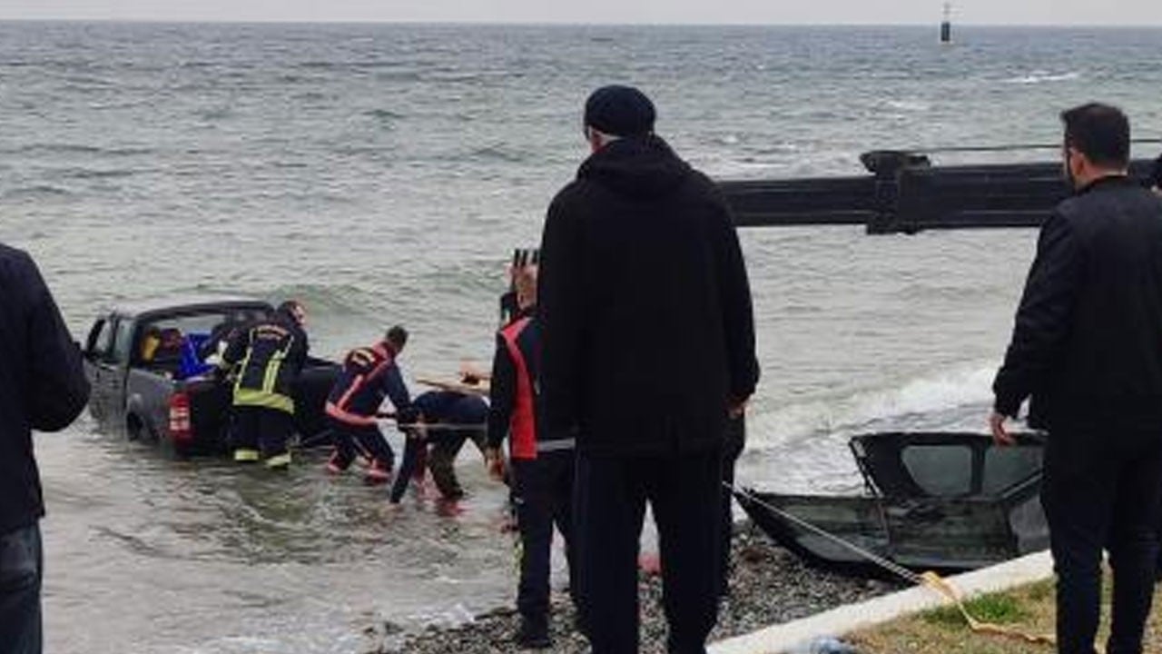 Sarıyer'den sonra Yalova! Araç denize uçtu