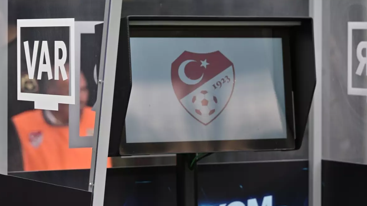 Süper Lig'de kapanış gecesi: Eyüpspor-Beşiktaş maçının VAR hakemi açıklandı