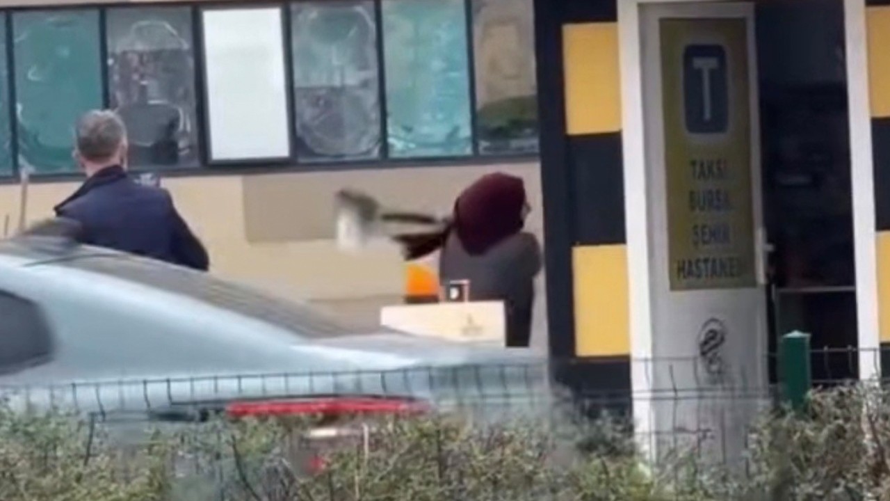 Taksi durağında film sahnesi gibi olay! "Dolu" cevabını alınca sinir krizi geçirdi!