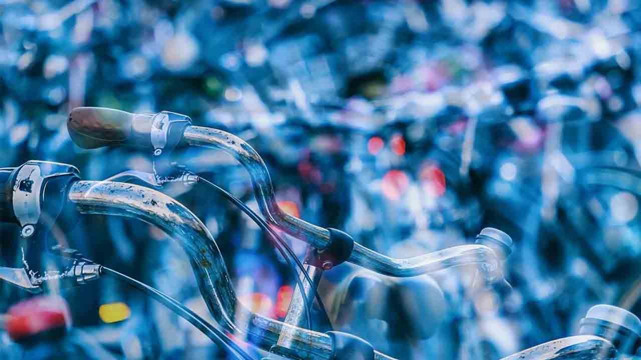 Tavandan girdiler, depoyu bitirdiler: 148 bisiklet çalan ağabey-kardeş yakalandı