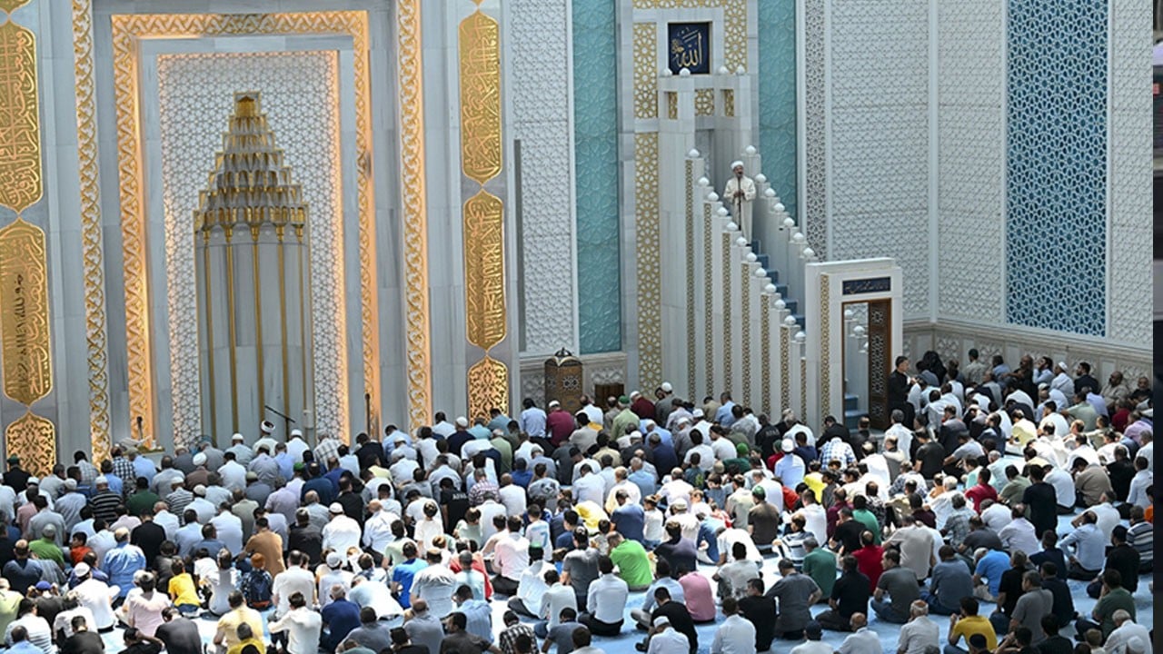Türkiye’nin gündemindeki uyuşturucu, kumar, bahis ve fuhuş operasyonları Cuma hutbesinde: Hepsi senin elinde!